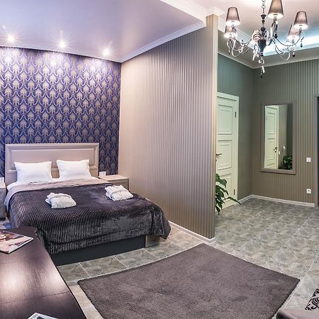 L.O.Y Family Hotel Dnipro Esterno foto