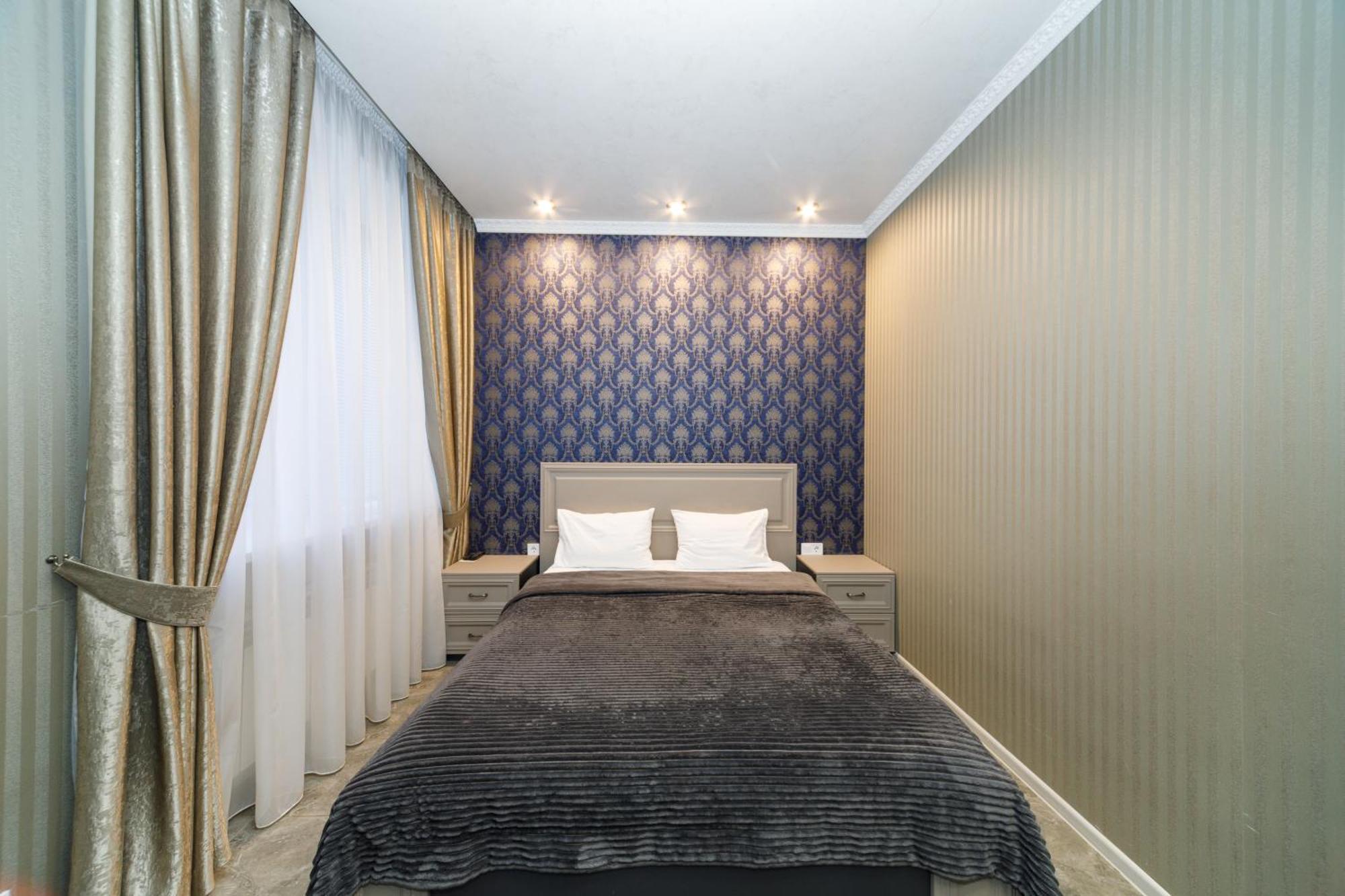 L.O.Y Family Hotel Dnipro Esterno foto