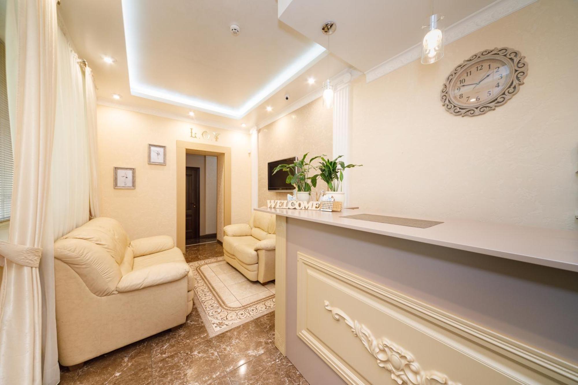 L.O.Y Family Hotel Dnipro Esterno foto