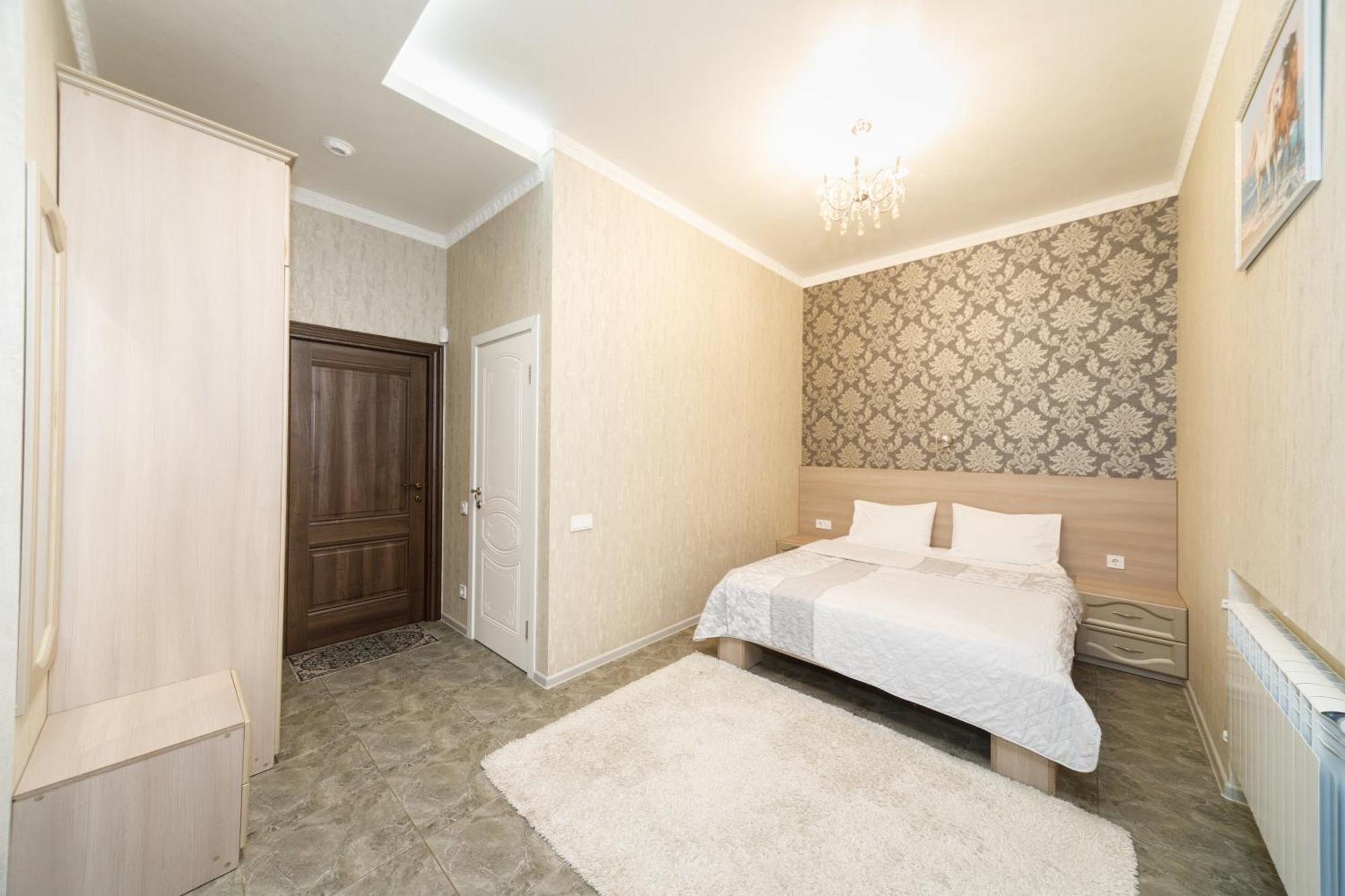 L.O.Y Family Hotel Dnipro Esterno foto