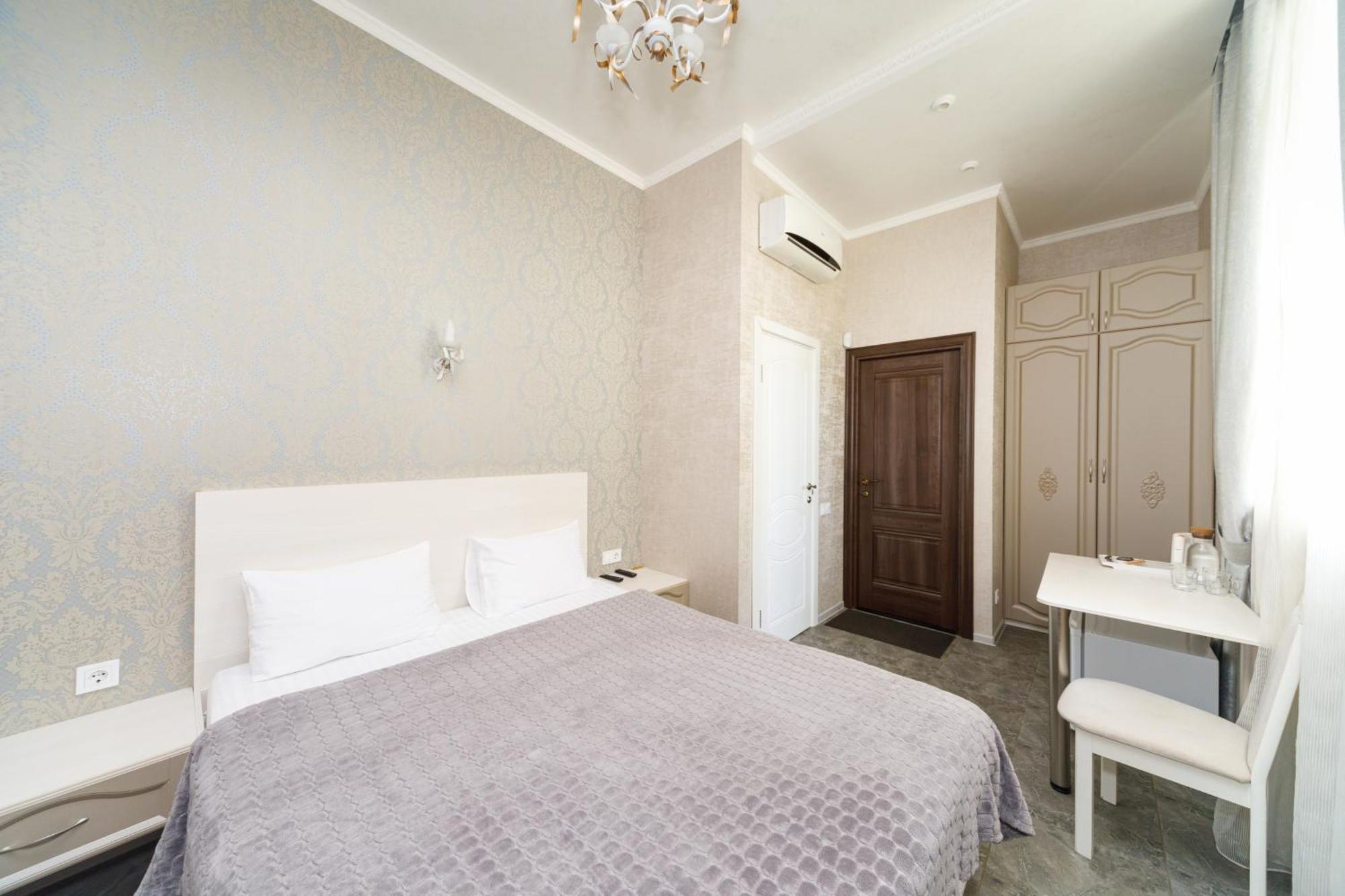 L.O.Y Family Hotel Dnipro Esterno foto