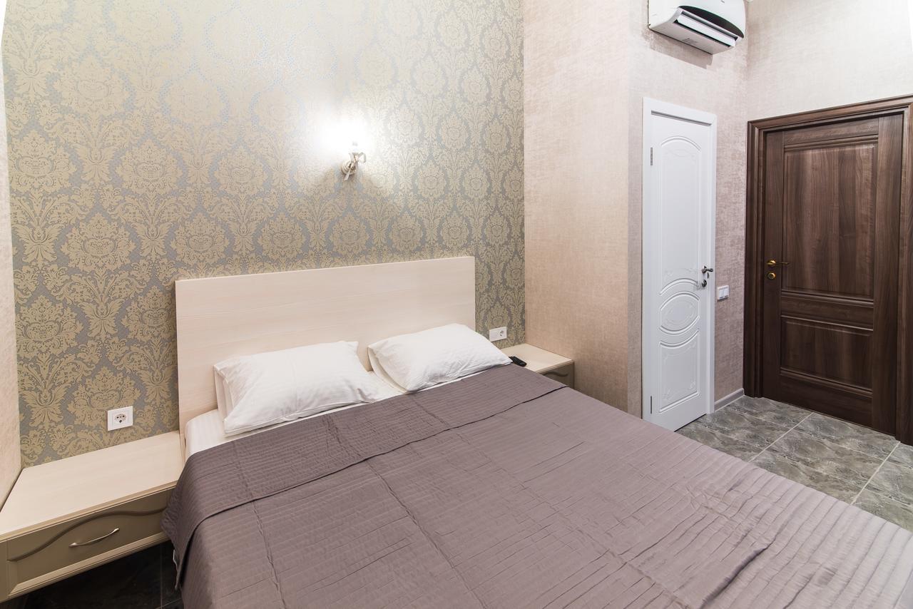 L.O.Y Family Hotel Dnipro Esterno foto
