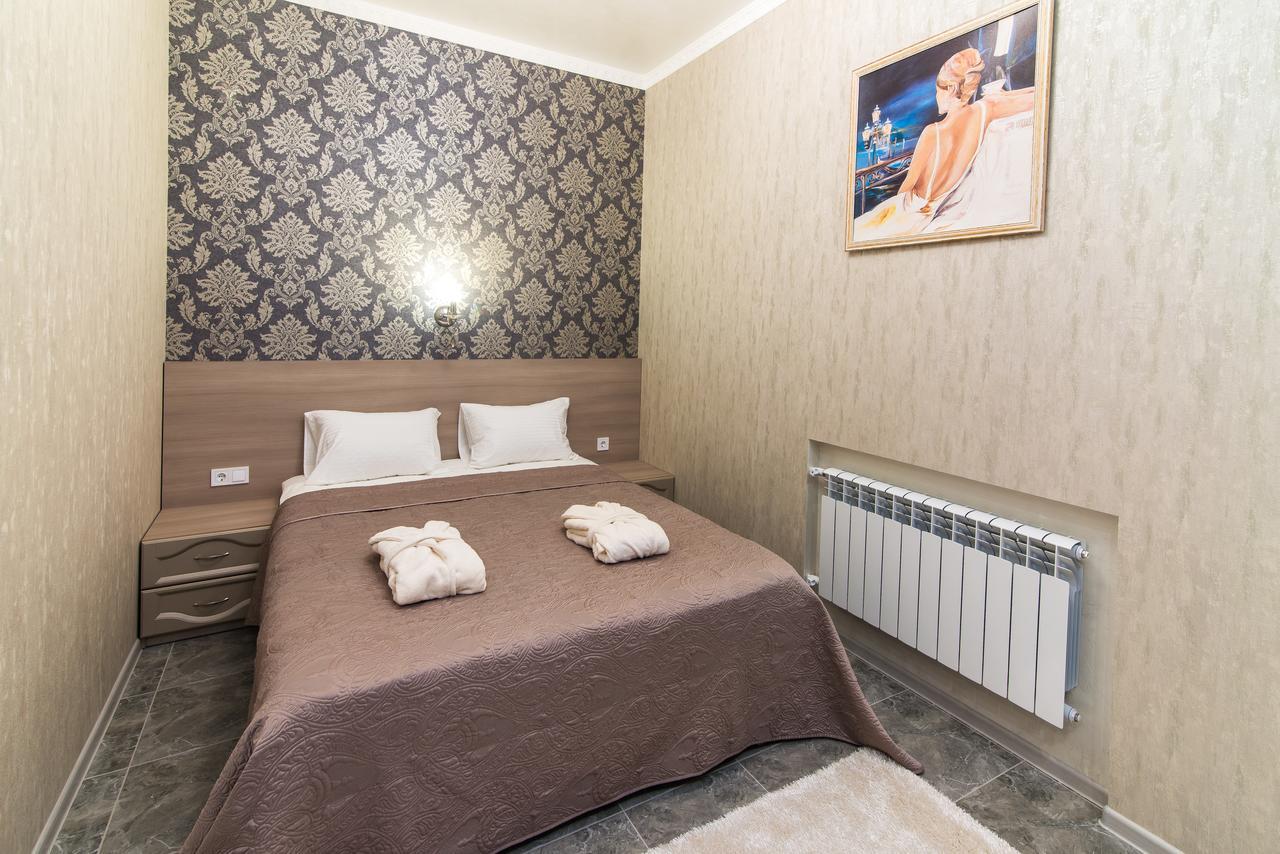L.O.Y Family Hotel Dnipro Esterno foto