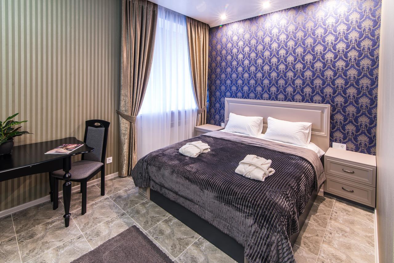 L.O.Y Family Hotel Dnipro Esterno foto