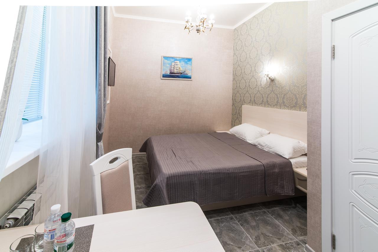 L.O.Y Family Hotel Dnipro Esterno foto