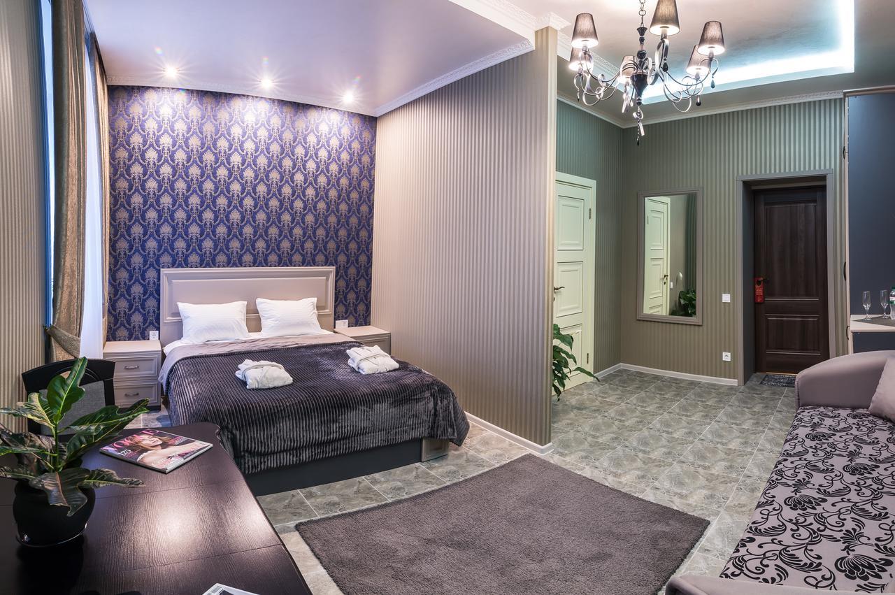 L.O.Y Family Hotel Dnipro Esterno foto