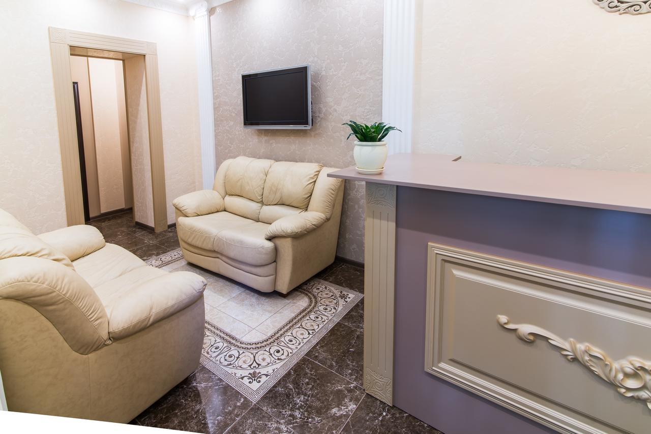 L.O.Y Family Hotel Dnipro Esterno foto