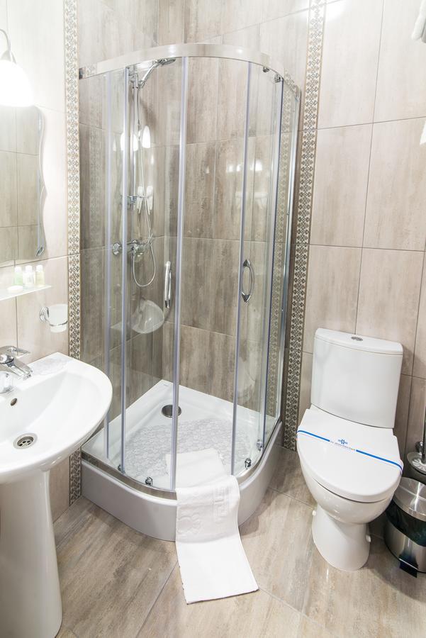 L.O.Y Family Hotel Dnipro Esterno foto