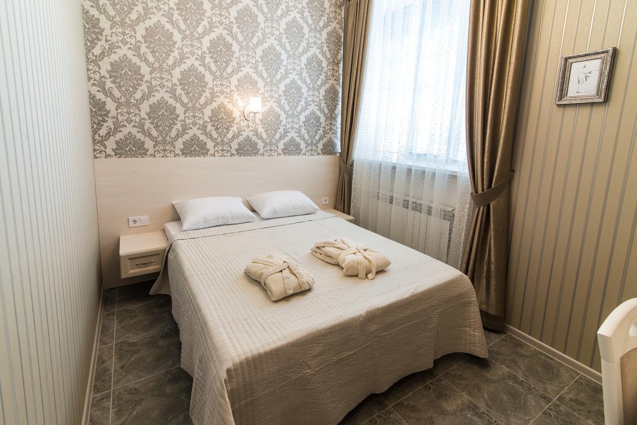 L.O.Y Family Hotel Dnipro Esterno foto