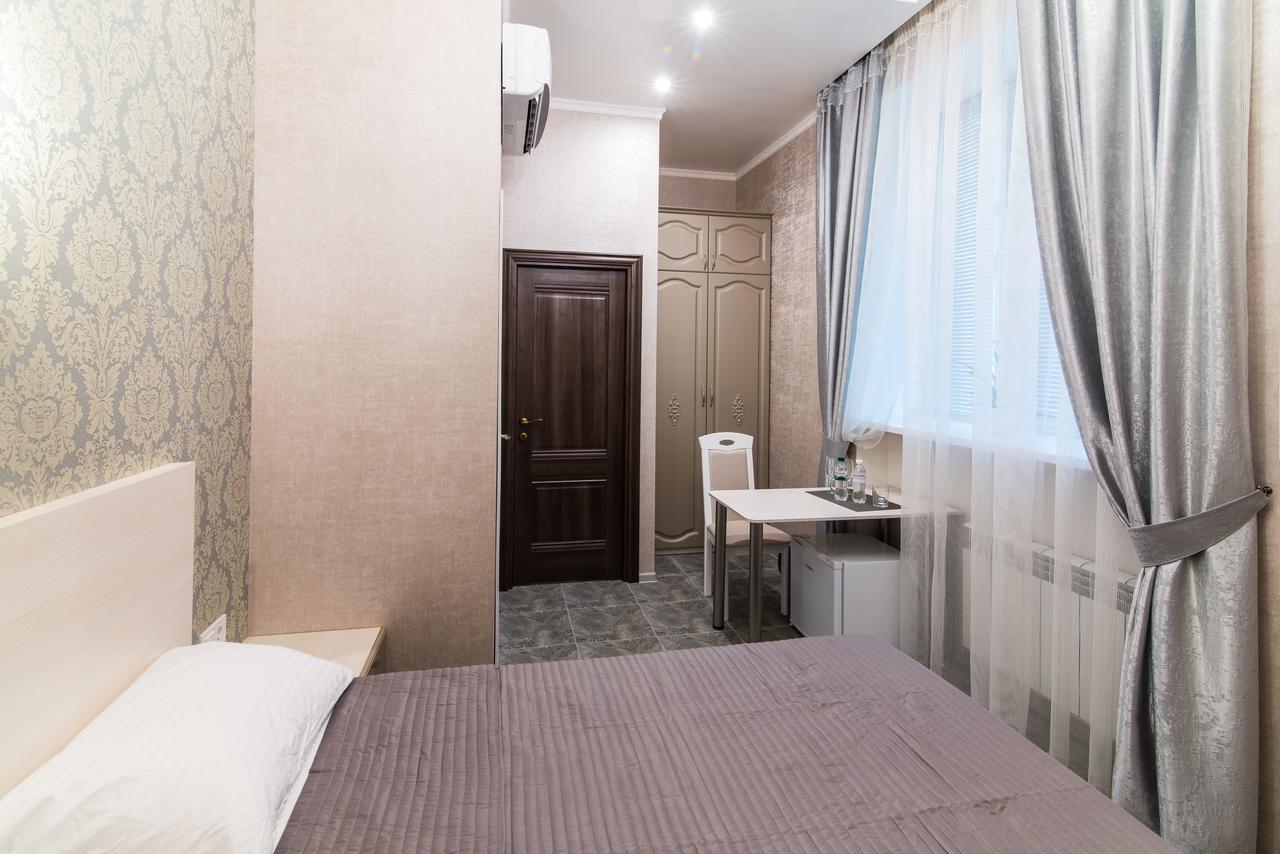 L.O.Y Family Hotel Dnipro Esterno foto