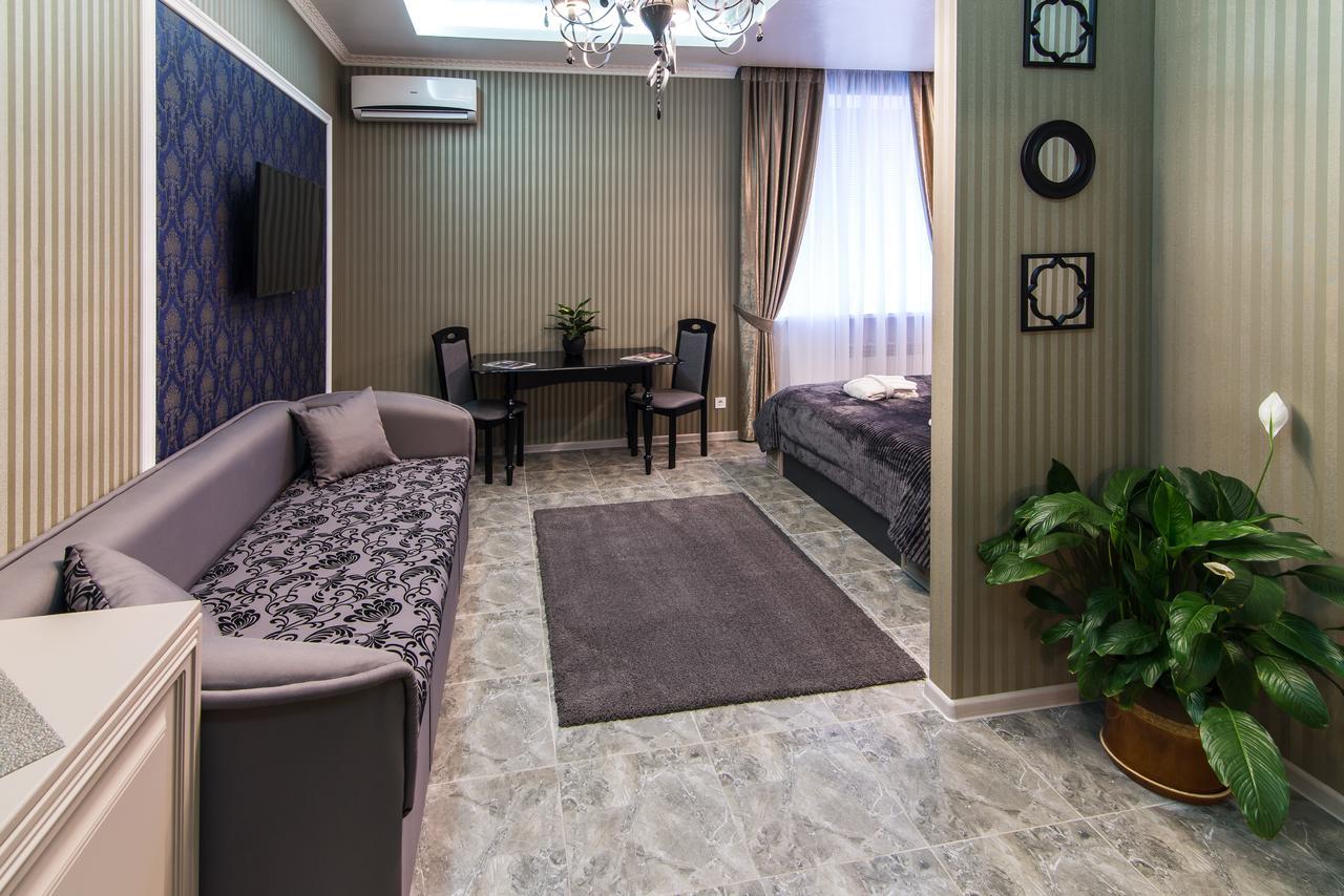 L.O.Y Family Hotel Dnipro Esterno foto